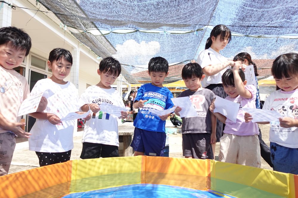 予想をしたら･･･
実際にみんなで実験！



自分で書いた表を見比べながら
実験をします！
