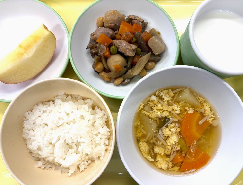 ごはん

いり鶏

かき卵汁

りんご

牛乳