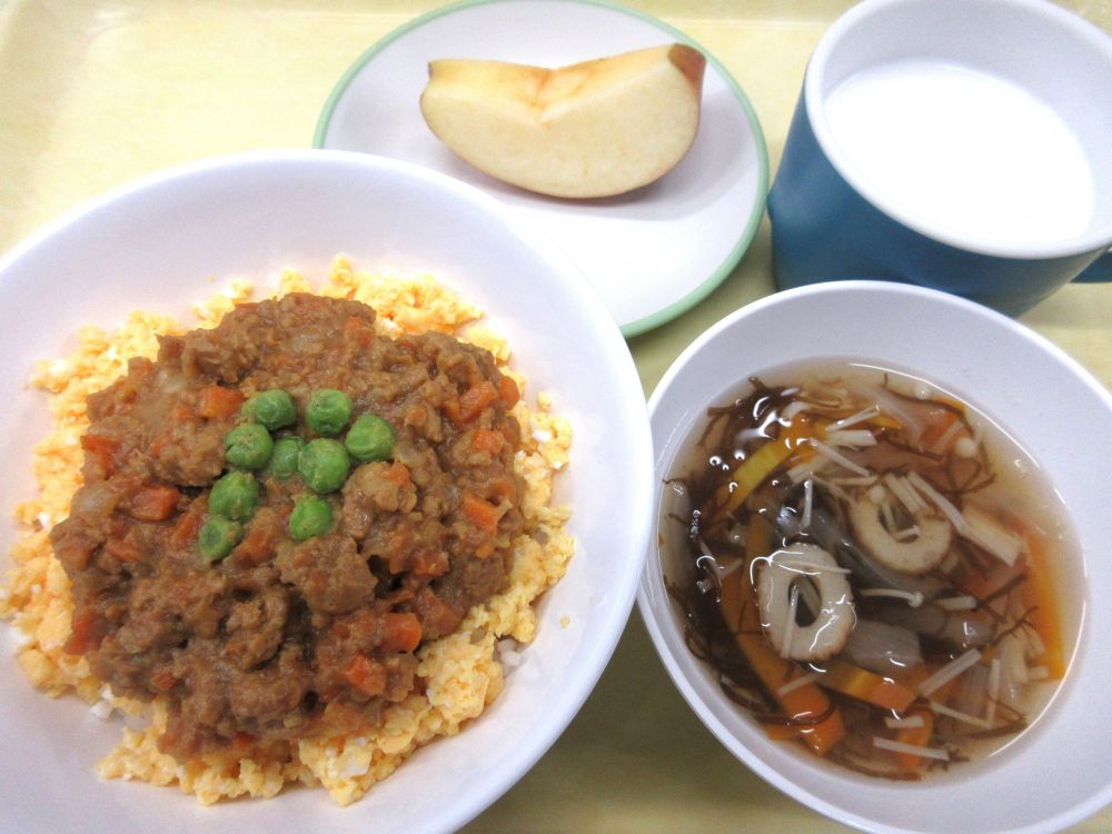 ひまわり丼

もずくとちくわのスープ

りんご

牛乳