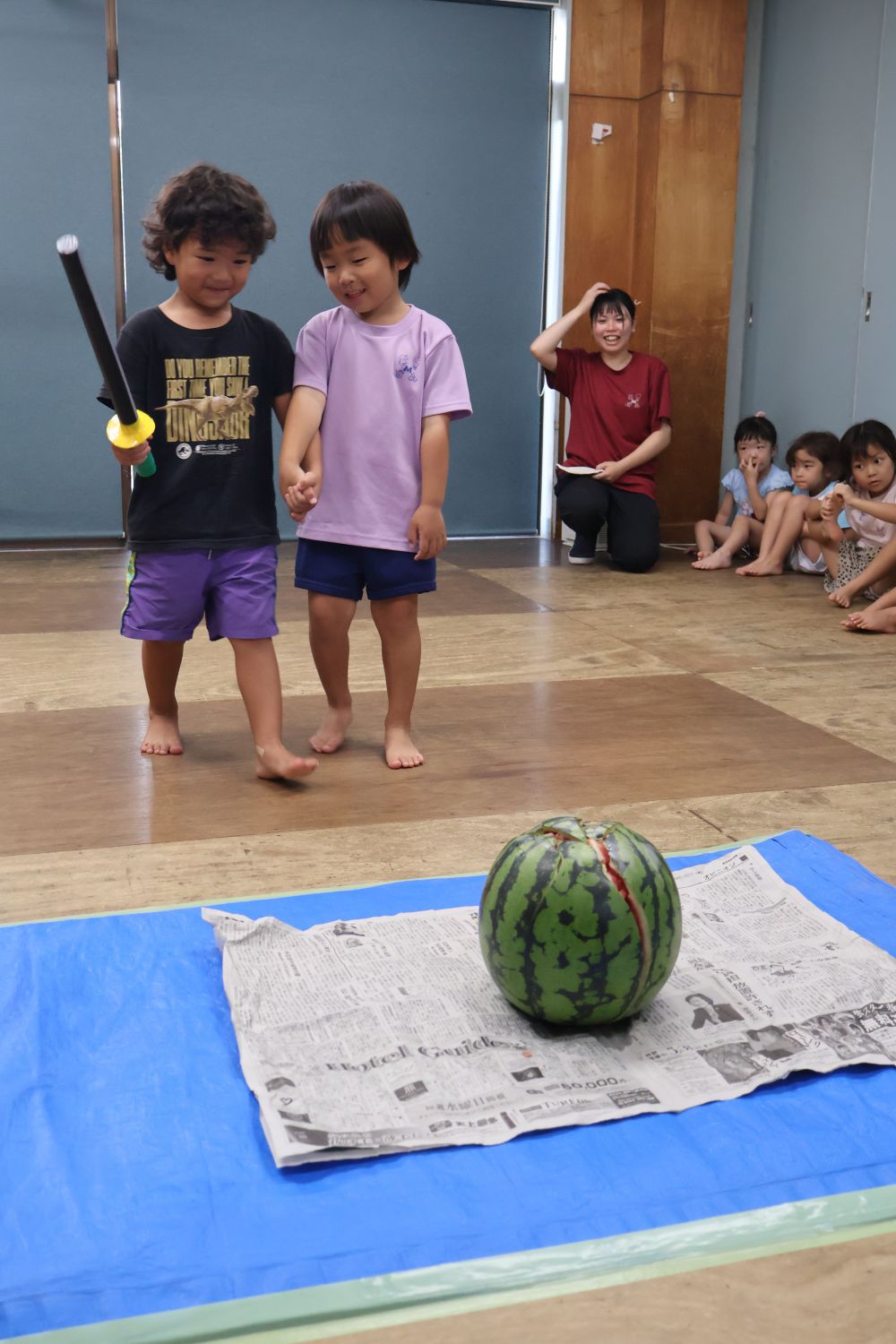 
ひとりでは恥ずかしくても、友達と一緒なら・・・💖
それぞれの出来るやり方で、みんなが楽しめるっていいですよね🤭

無事に割れたすいかは、おやつでおいしくいただきました🍉✨