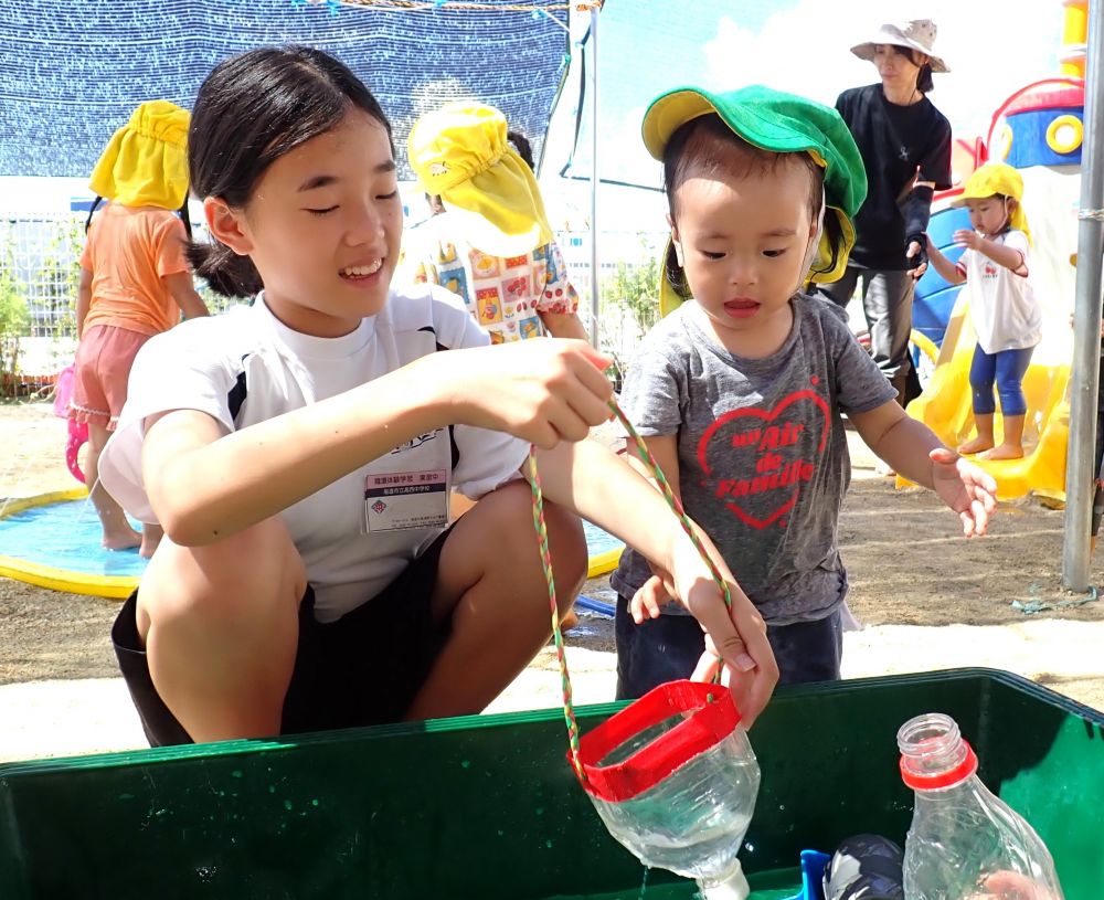 中学生のお姉ちゃんが
　すいみい保育園に来てくれました🎵

水遊び💧