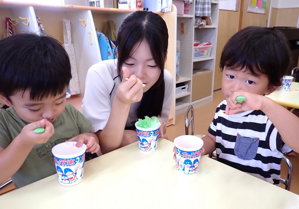 一緒にかき氷を食べたよ🍧
美味しぃ～💛