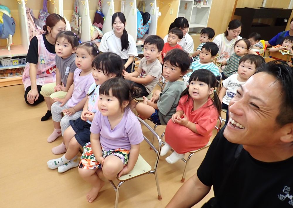 笑顔がいっぱい😊
　視線の先には・・・