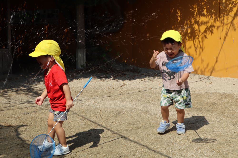 「うわぁ～～」
「きゃー♡」

冷たい水が顔にかかる😆
けど、面白い！！

