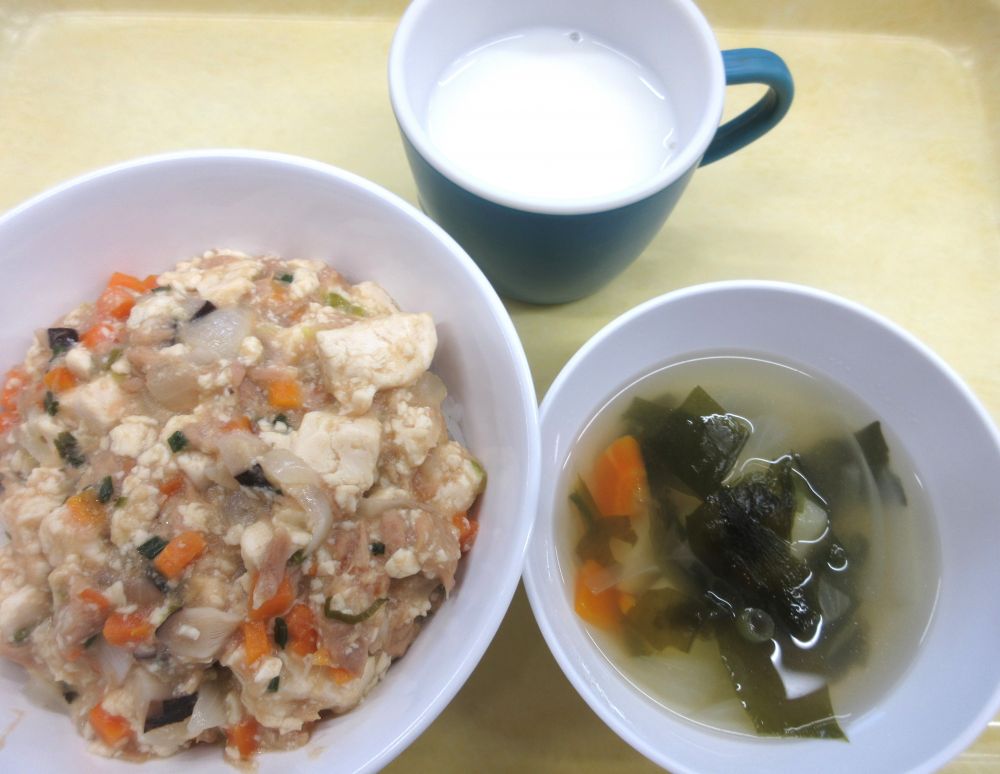 マーボーツナ丼

わかめスープ

牛乳