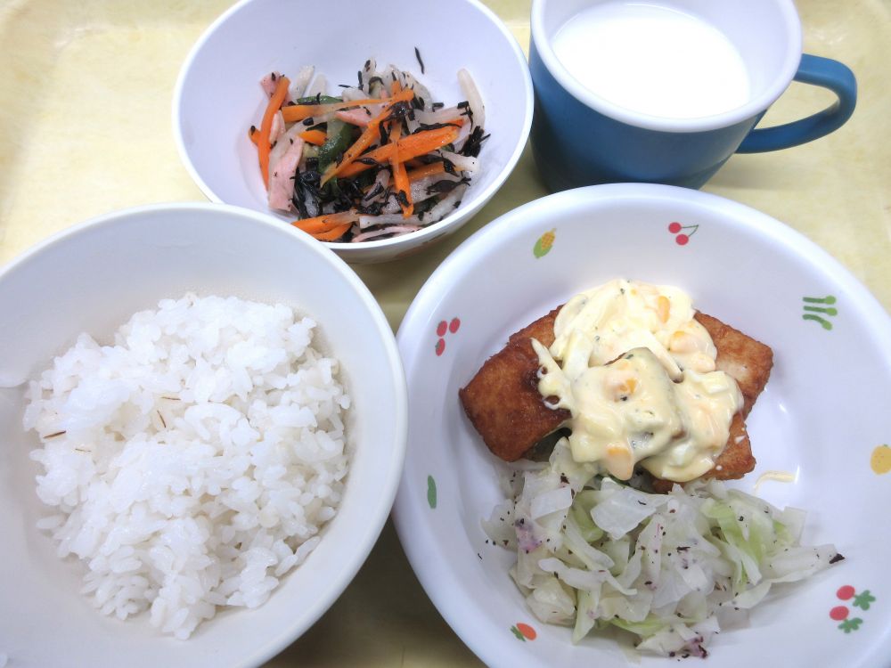 麦ご飯

厚揚げ南蛮　～タルタルソース～

キャベツのゆかり和え

ひじきマリネ

牛乳