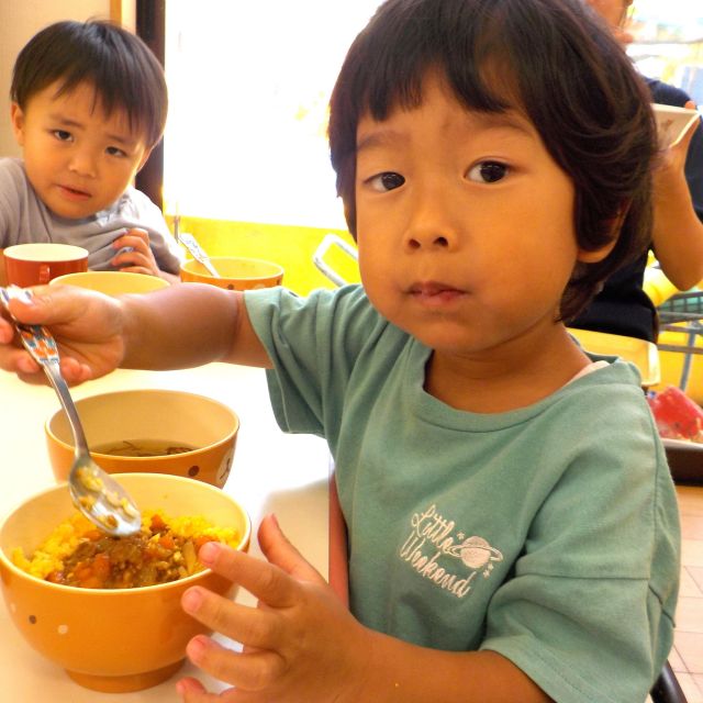 ＊　給食時間の様子　（門田認定こども園）　＊
