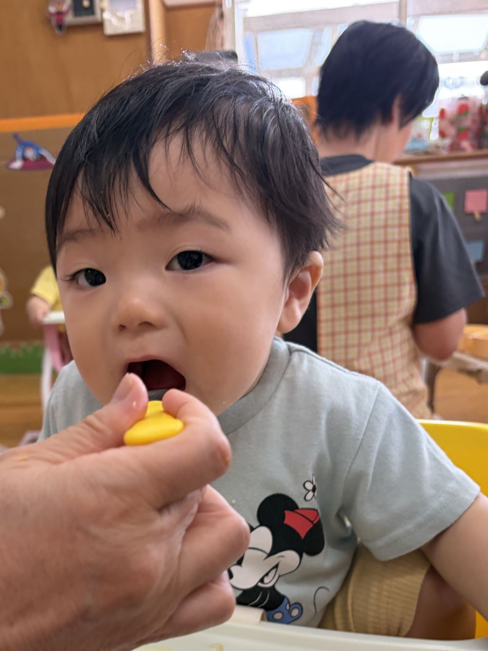 かき氷を食べたよ😊

一口目はドキドキのMくん。
一口食べると気に入って大きな口でパクっ！！
おかわりしたよ。