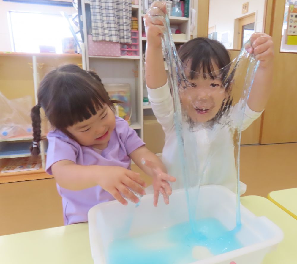 「うわぁ～見てみて、こんなに伸びたよぉ～✨」