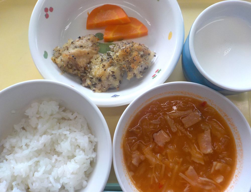 ご飯

鶏肉の香草焼き

にんじんグラッセ

ミネストローネ

牛乳