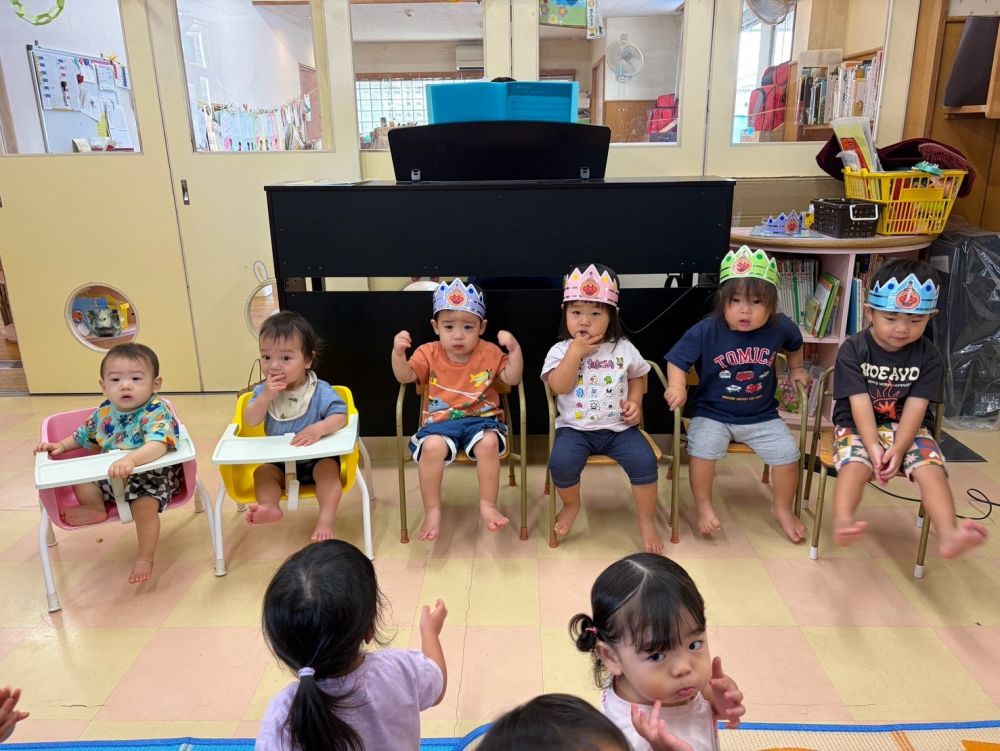 今日は、8月生まれさんのお誕生日会！！
先月お祝いができなかったお友達も一緒に・・・

みんなお誕生日おめでとう🎂✨️