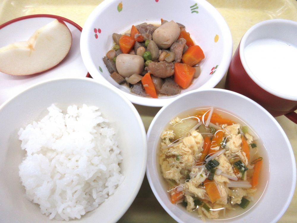ご飯

いり鶏

かき卵汁

りんご

牛乳