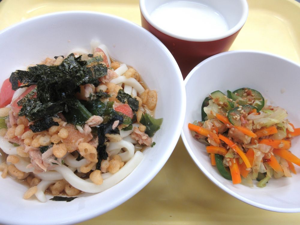 ぶっかけうどん

キャベツのおかか和え

牛乳