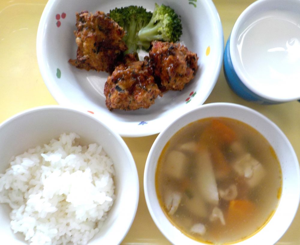 ご飯

たこやき風

ゆでブロッコリー

けんちん汁

牛乳