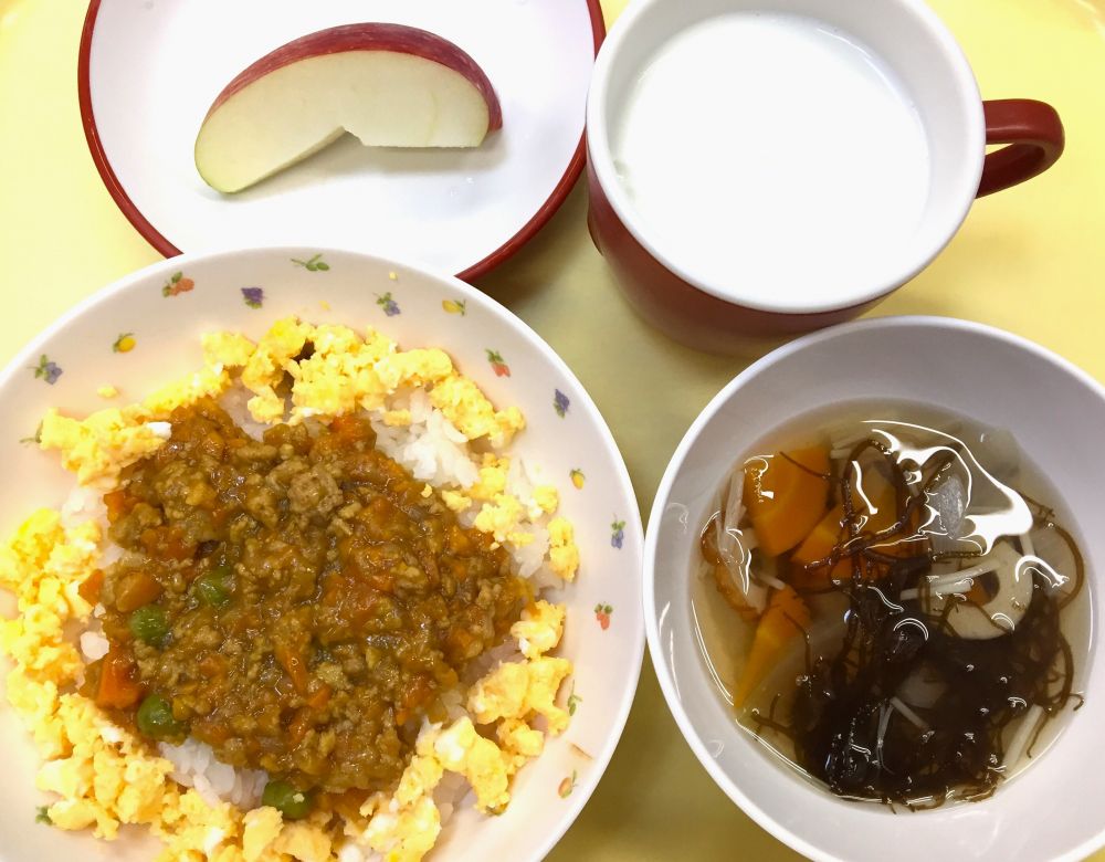 ひまわり丼

もずくとちくわのスープ

りんご

牛乳