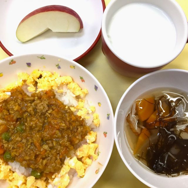 ＊　今日の献立　（あいはうす・すいみい保育園）　＊