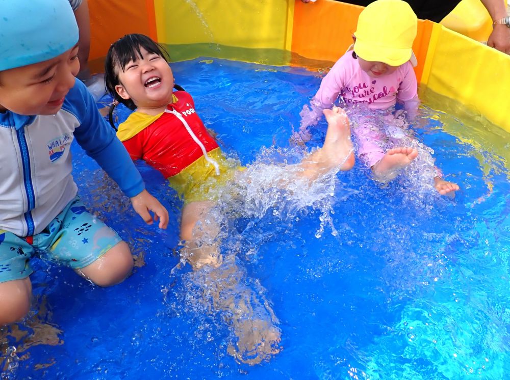 足でバシャバシャ💦
おもしろぉ～い😊