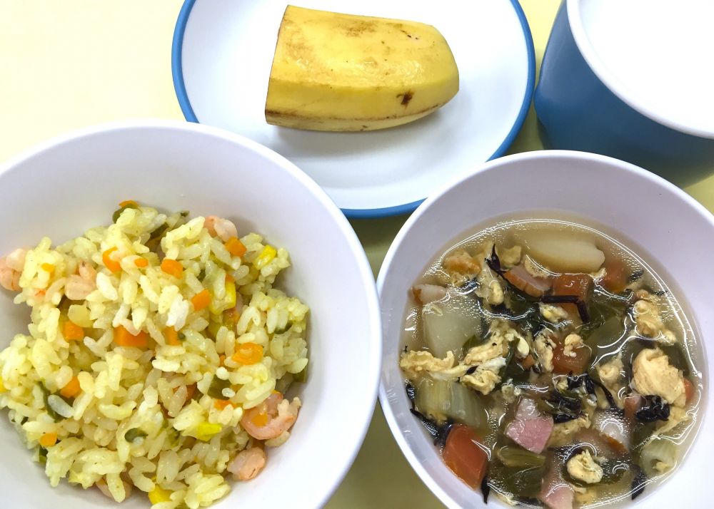 カレーピラフ

トマトとチンゲンサイのスープ

バナナ

牛乳