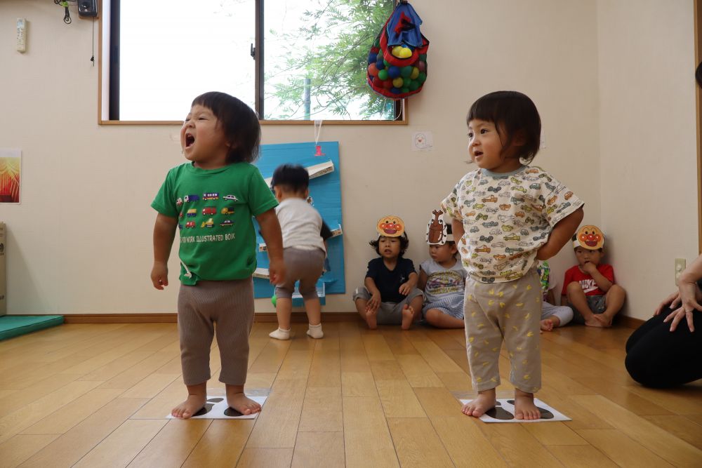 かけっこの練習🌟
RくんもTくんも走るのが大好き！

名前を呼ばれ
大きな声で「はーい！！」
お返事バッチリ✨


本番はいつもと違う雰囲気で
ドキドキするかもしれないけれど
かわいいヒヨコ組の二人を
見守ってあげてくださいね💕
