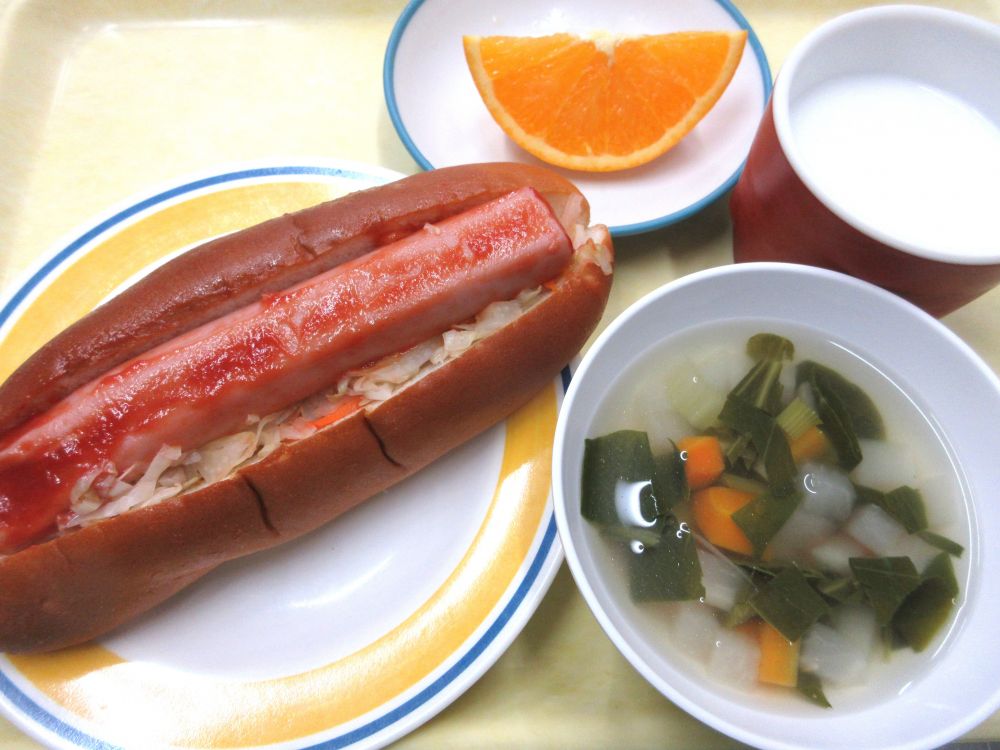おさかなホットドック

大根のコンソメスープ

オレンジ

牛乳