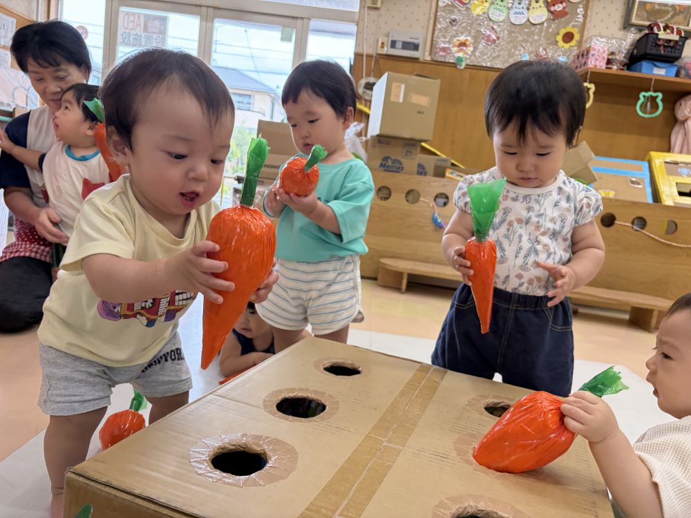 人参を畑からぬいて・・・

上手にぬけるかな？？