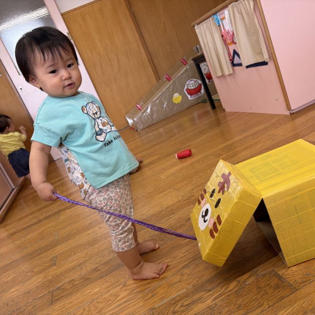 運動会ごっこ④　～０歳児　ウサギ組～