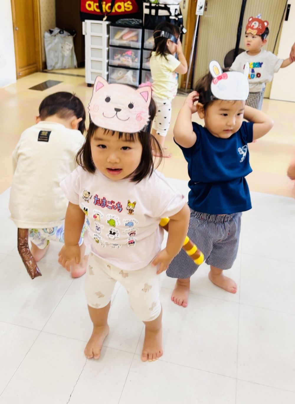 明日はいよいよ運動会！

オリジナルのお面を付けてノリノリに
踊っています🕺🏻✨️


