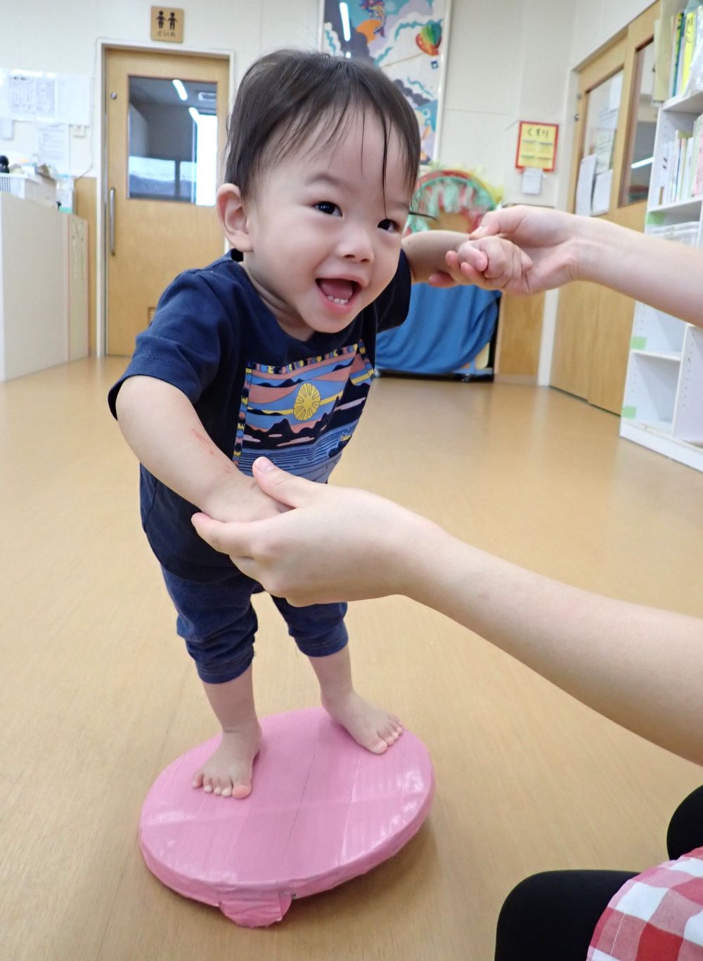 　ユラユラバランス😊 
落ちないように気をつけて！
　ケンパジャンプもあるよ👣

