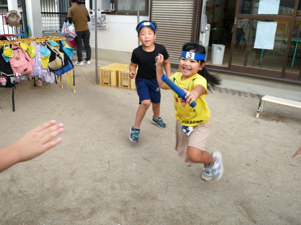 「何番がいい」　「赤がいい」
「何色が一人しかおらんよ」
人数を数えたり、自分の気持ちを伝えたり
しながらチーム分け⭐
