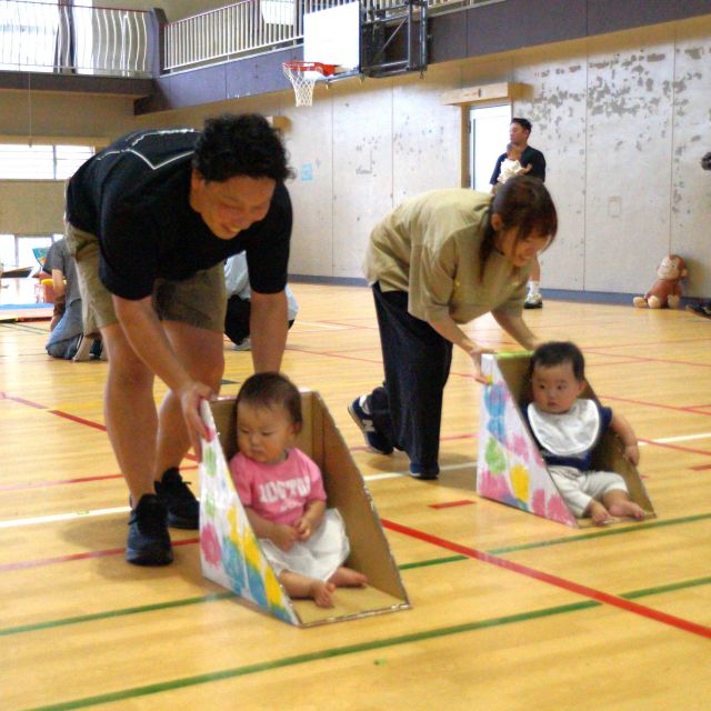 ＊　0・1歳児運動会　サーキット　ウサギ組　＊