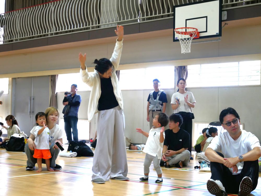 体操『バナナくん体操』

身体を伸ばしてゆらゆら
お母さんも一緒にゆらゆら～　　楽しかったね♪