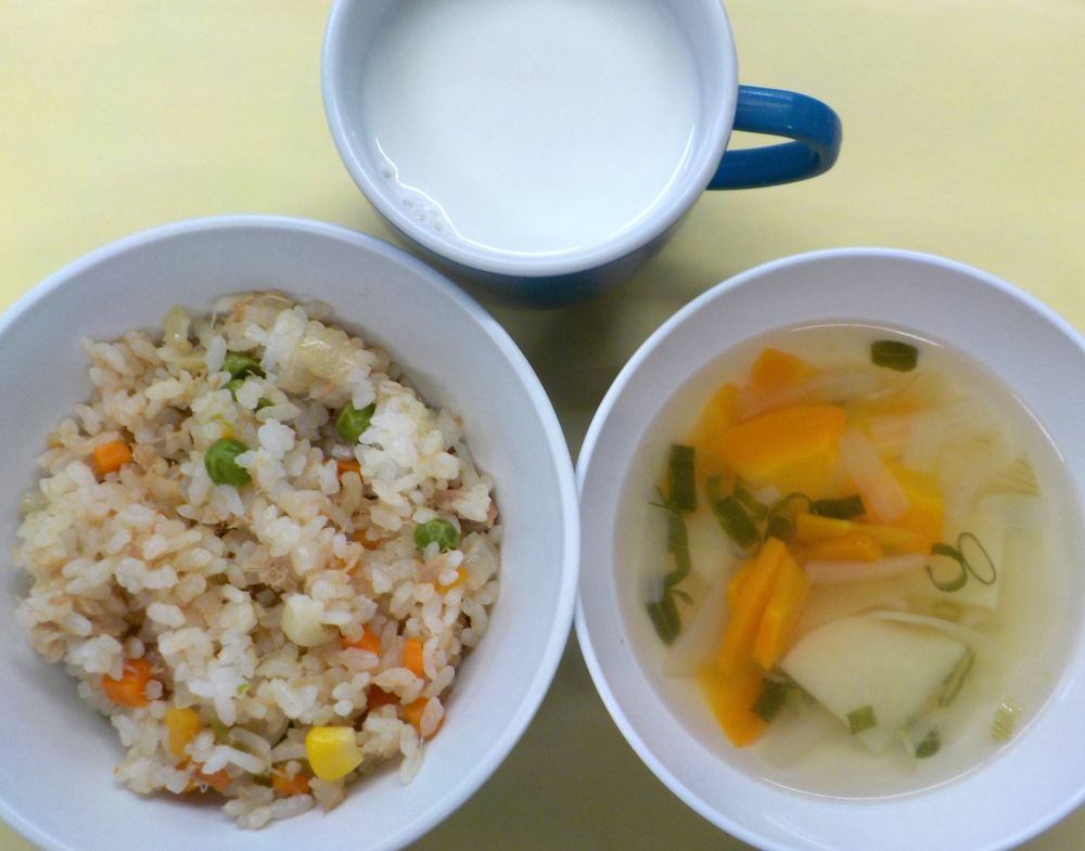 シーチキンにんにくチャーハン

じゃがいものスープ

牛乳