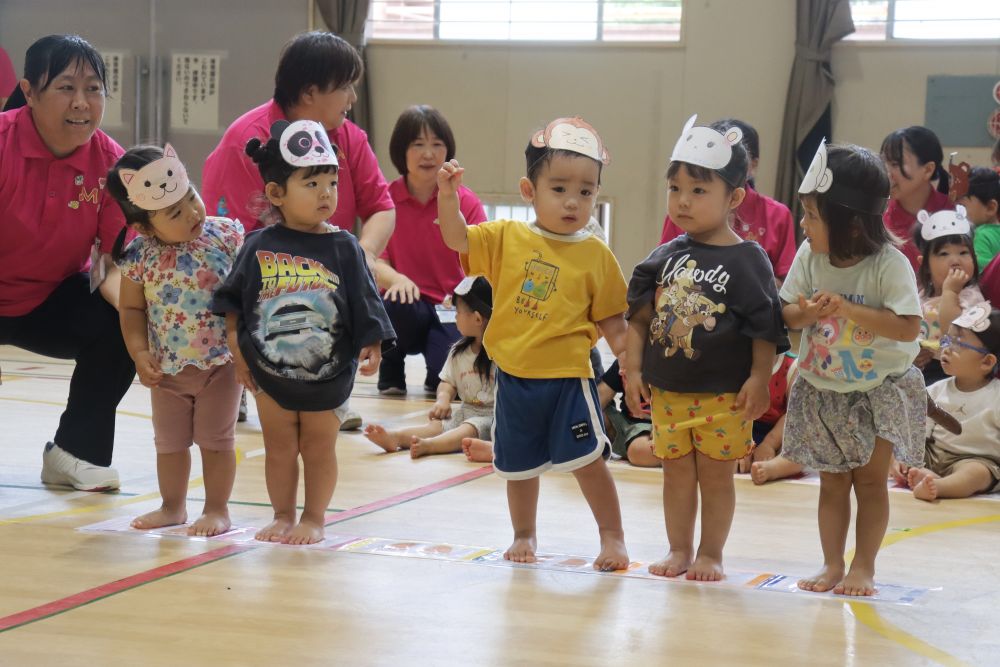名前を呼ばれて
「はーい」と返事・・・
次に呼ばれるのは誰かな～？