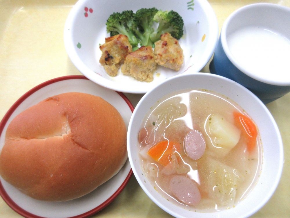 ロールパン

タンドリーチキン

ゆでブロッコリー

ポトフ

牛乳