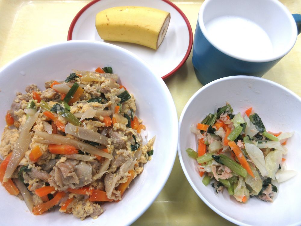 柳川風丼

キャベツとツナのサラダ

バナナ

牛乳