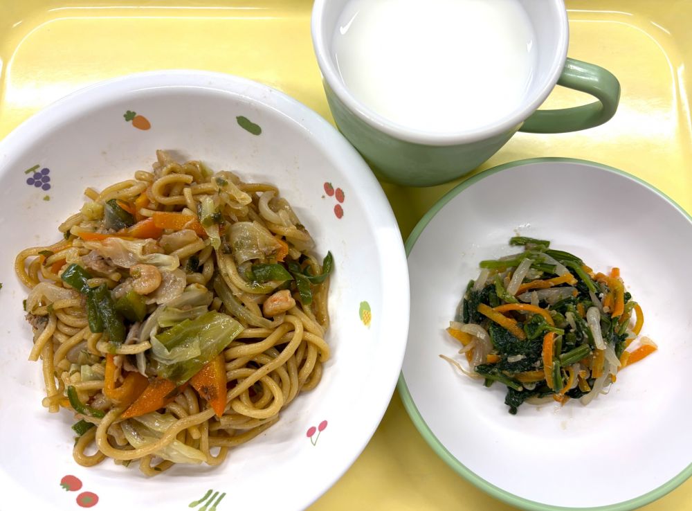 焼きそば

三色野菜のナムル

牛乳