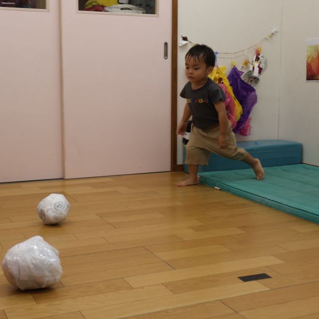 新聞ボール　＊１．２歳児＊