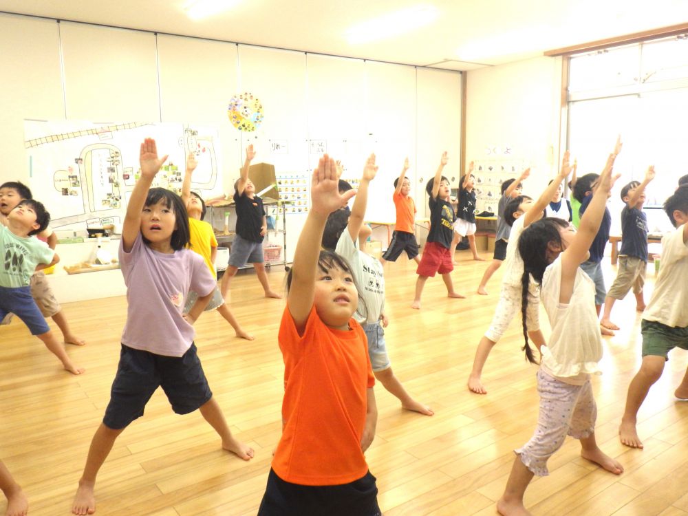 他にも、
声を大きく出す！！
前を見る！！等々
かっこよくしたい気持ちが
あふれていました！！

只今、キリン組
気持ちを合わせて練習中です♡