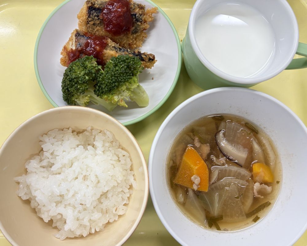 麦ご飯

サンマのフライ

ゆでブロッコリー

沢煮椀

牛乳