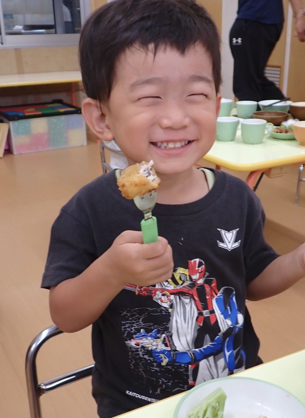 いつもは魚が苦手な子たちも
パクパク食べてくれました😊
よく噛んで食べる力もついてきていますよ！