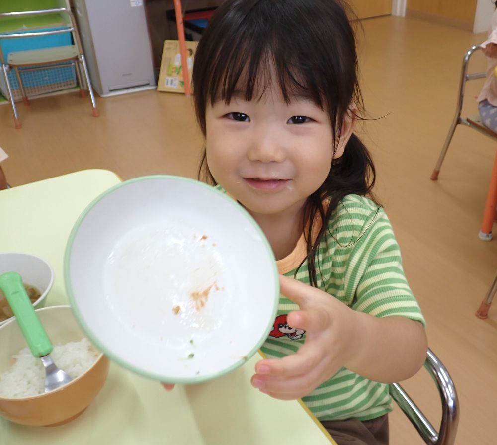見て回っているとあっという間に
食べ終わっていてお皿が空っぽに！
ピカピカのお皿を見せてくれました✨

サンマは来月も献立に登場します！
今日とは違う味付けになっているので
楽しみにしていてください♡