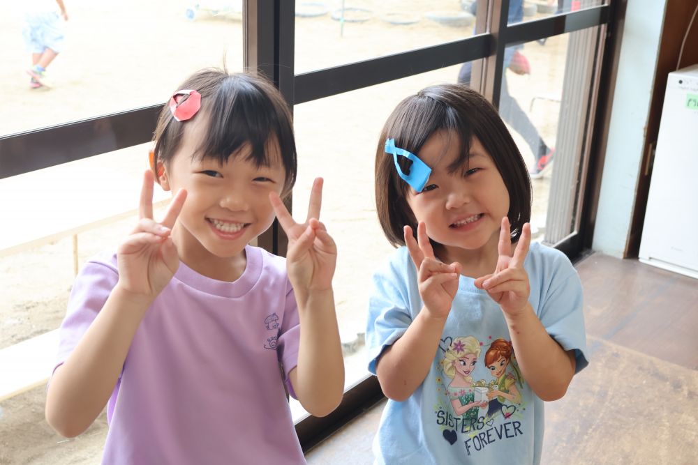 
ヘアピンの完成✨

「かわいい～💗」
「かわいすぎてヘアピン屋さんしたくなってきた💗」

かわいいものに目がない女の子たち👀
やりたいこといっぱい！
楽しいこといっぱい！
遊びはどんどん広がっていきます♡



