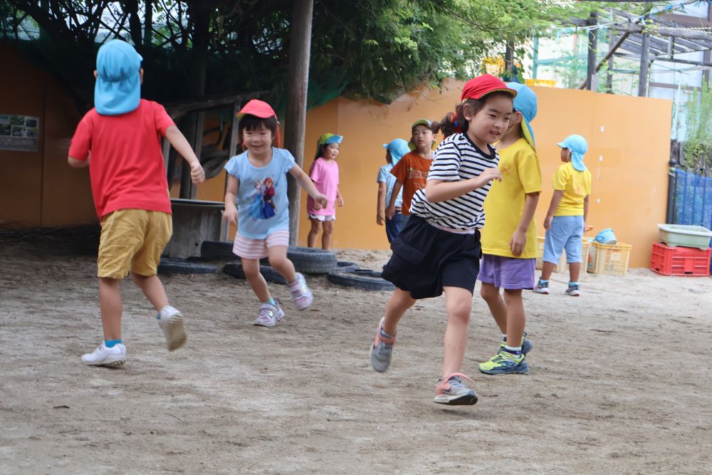 ゾウ組全体で
鬼ごっこブームが巻き起こっています🏃‍♂️‍➡️

運動会ではおうちの人も巻き込んで
鬼ごっこを楽しむ予定💗

お楽しみに♪
