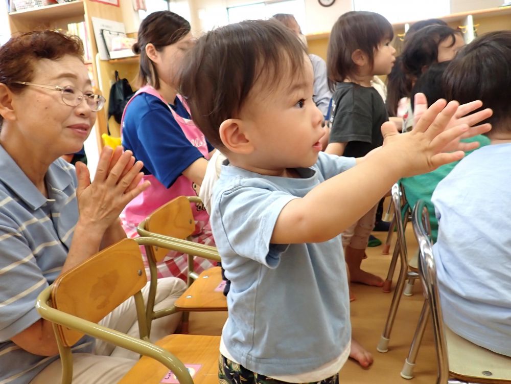 絵本が終わると
拍手喝采👏
