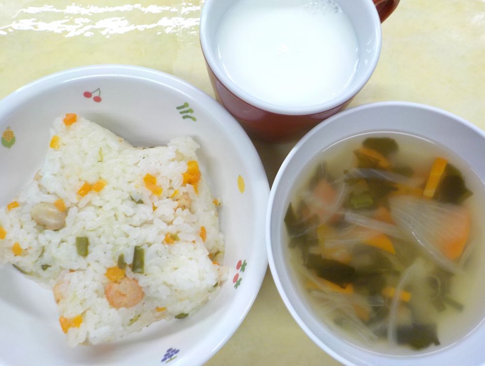 ガーリックピラフ

わかめスープ

牛乳