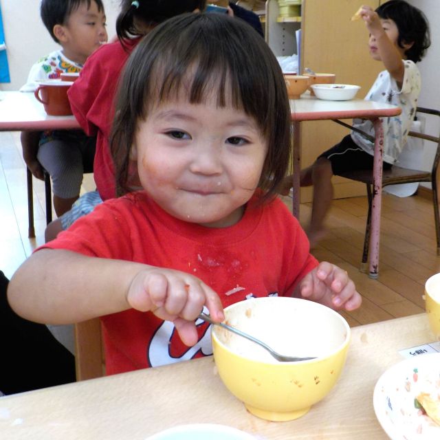 ＊　給食時間のようす　（門田認定こども園）　＊