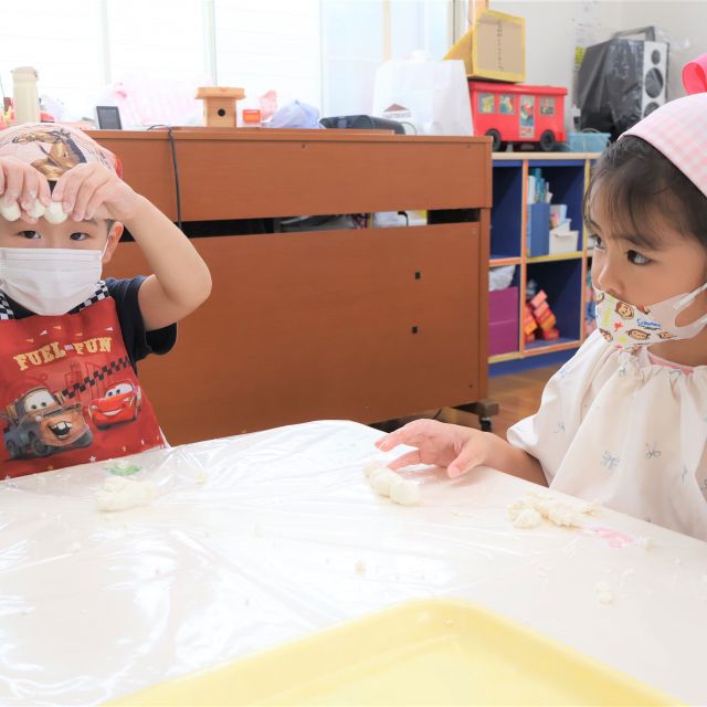 ＊　3歳児　お月見だんご作り②　＊
