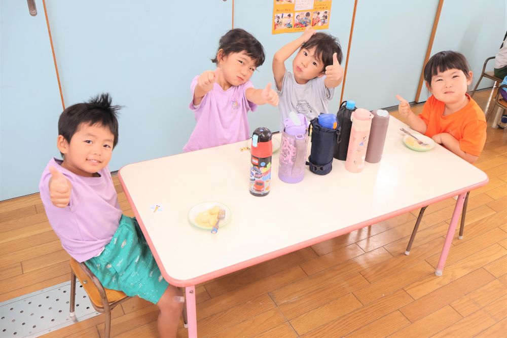 　「モチモチで美味しい～」
　「もうなくなった～！」
自分達で作ったお月見だんごを
味わって食べる♪

これからもいろいろな経験を重ねながら
楽しんでいきたいと思います♡