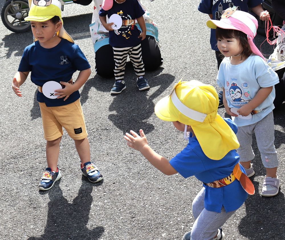 ♪ポンポコポン、ポンポコポン
　ポンポコタヌキがポンポコポン

