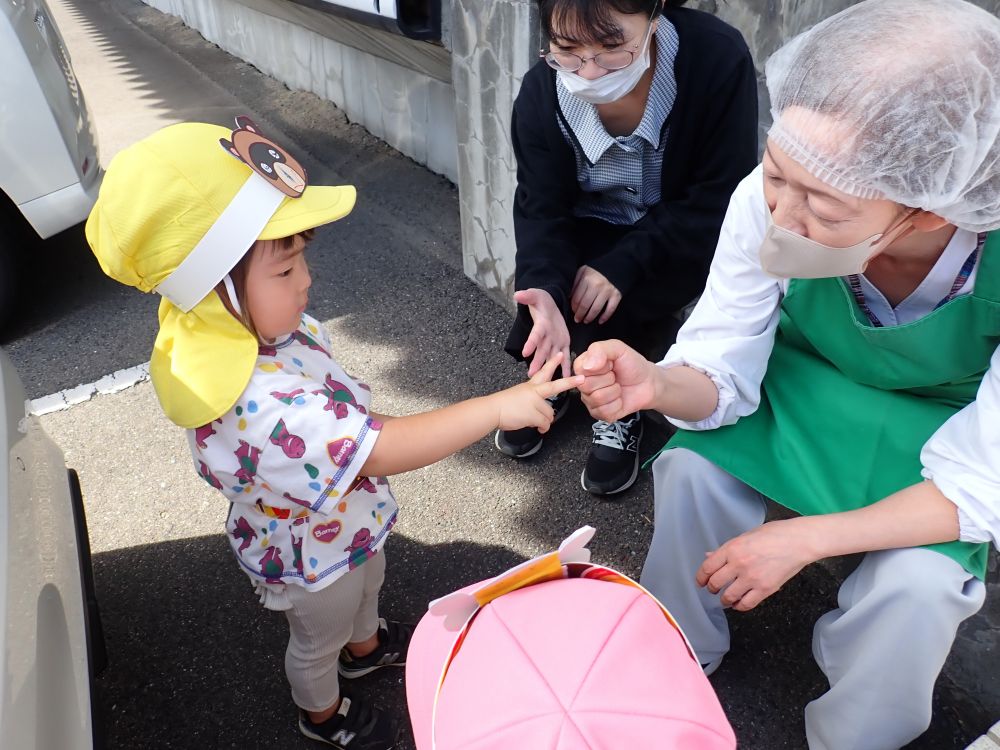 ♪抱っこしておんぶしてまた明日っ

子どもも大人もみんなで楽しめる✌🏻
「✊🏻じゃんけんぽん🖐🏻」